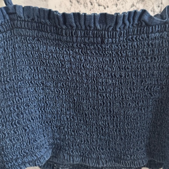 Abercrombie & Fitch Jean colored smocked crop top Size Large - Picture 3 of 5